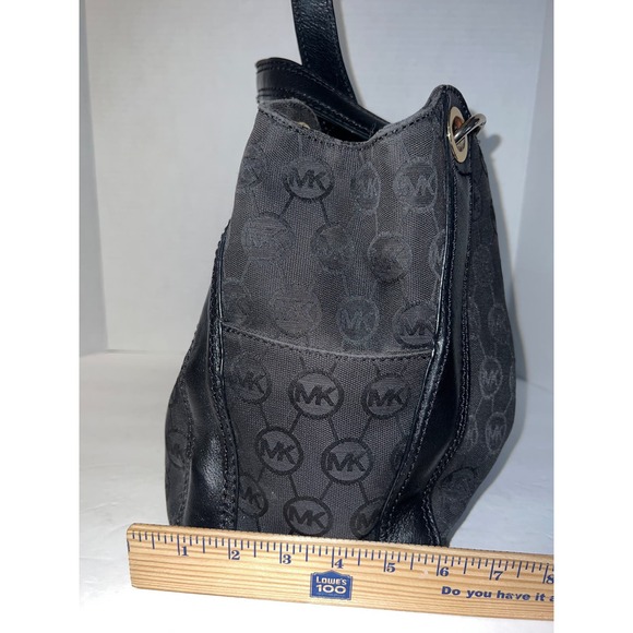 Sale!! Michael Kors Black Logo Handbag. - Picture 10 of 13